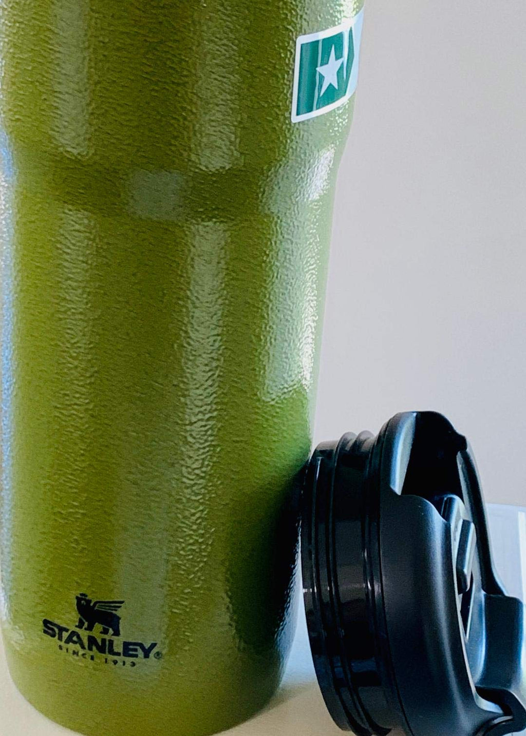 Double Walled Hammered Stainless Steel Tumbler With Handle D638