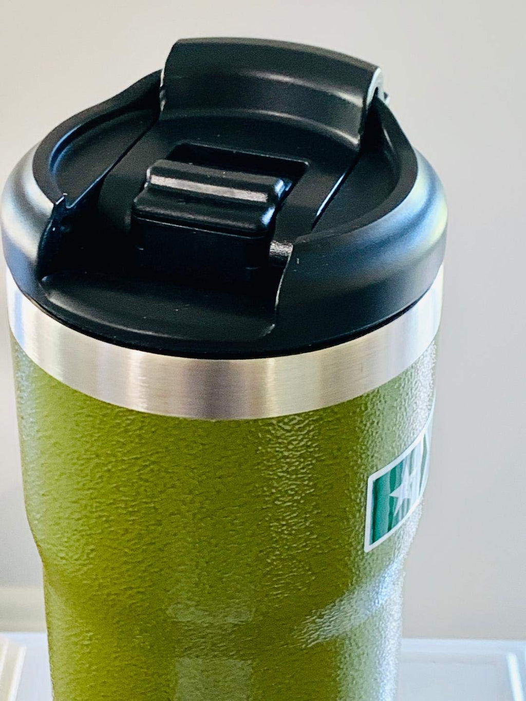 Double Walled Hammered Stainless Steel Tumbler With Handle D638