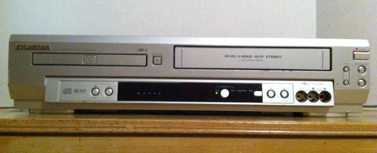 Video Cassette Recorder DVD Player D1553