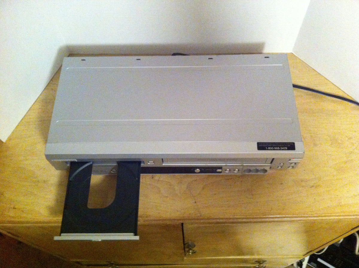 Video Cassette Recorder DVD Player D1553