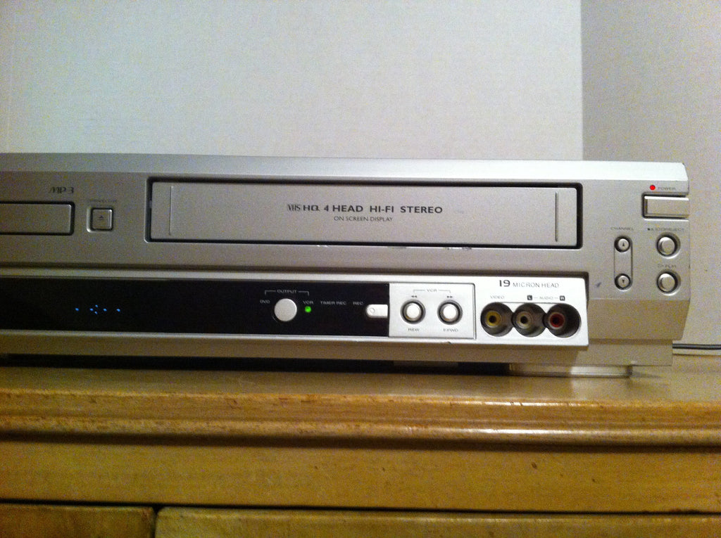 Video Cassette Recorder DVD Player D1553